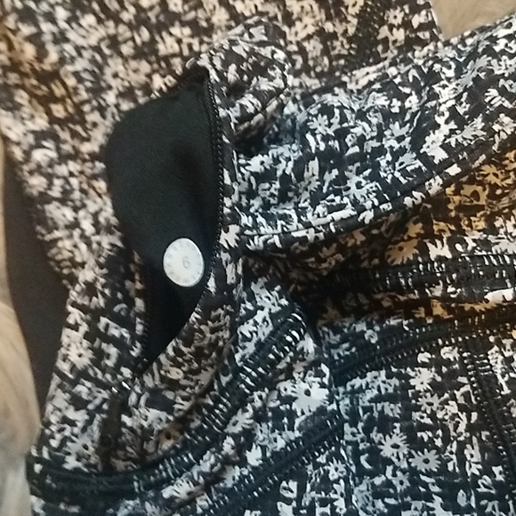 Lululemon daisy dust alpine sole training7/8 tight - Picture 5 of 7